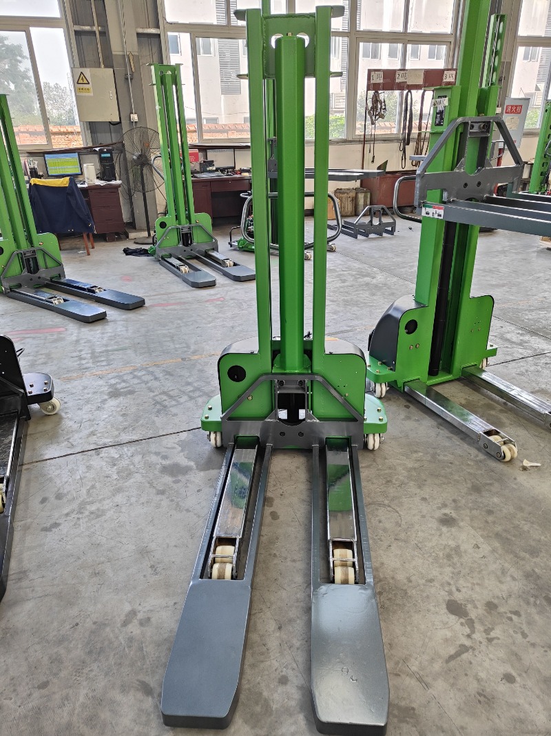 Электрический самозагружающийс – обзор и цена Electric Forklift